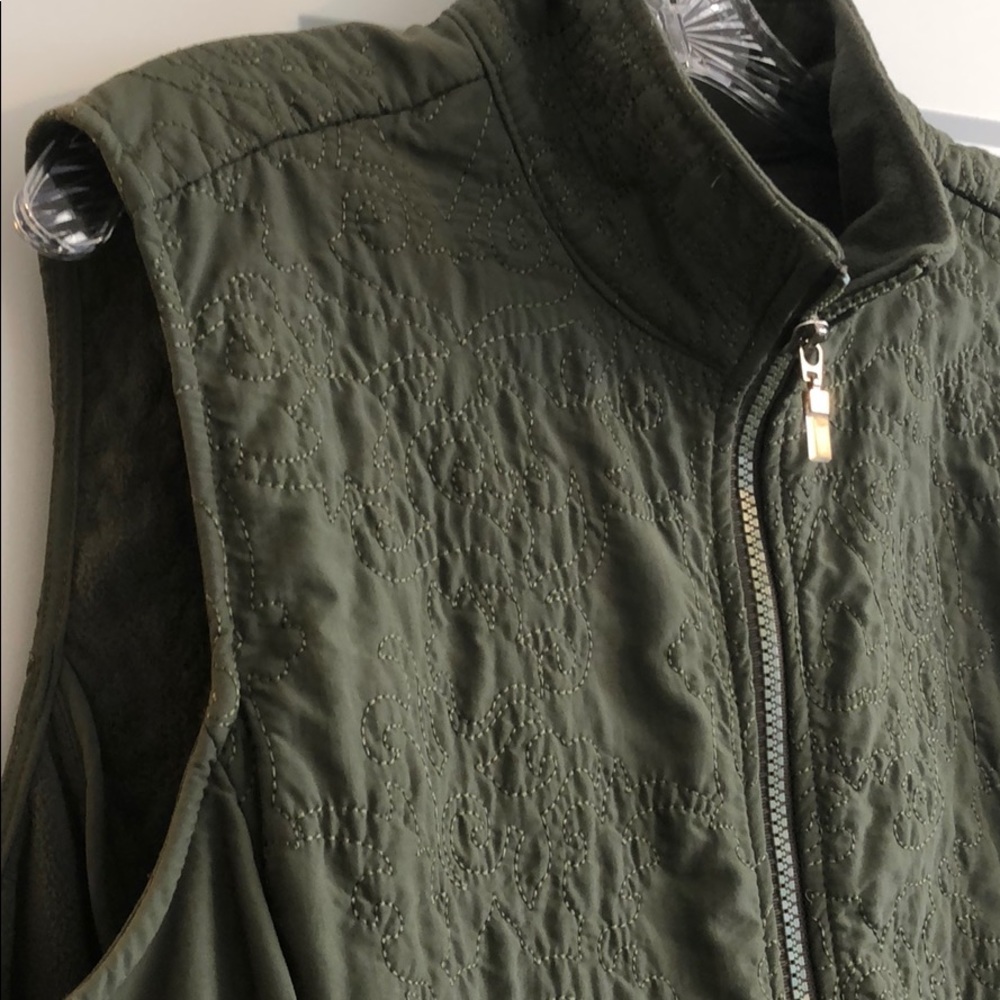 Lucy Vest Size XL Embroidered Detail